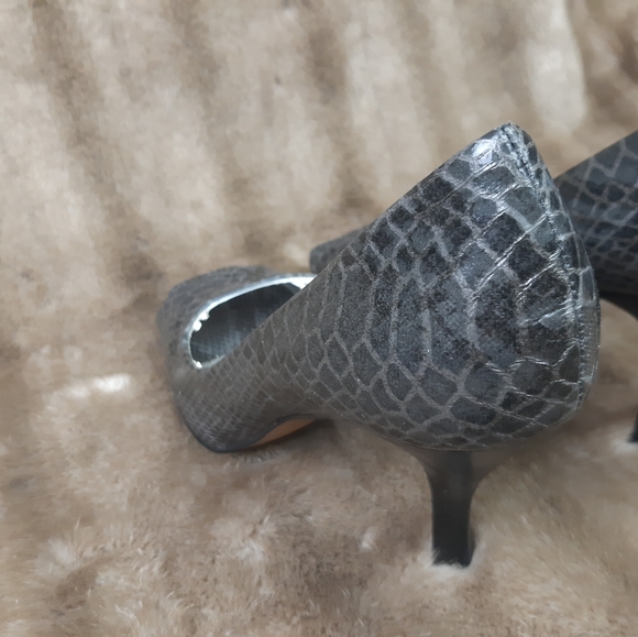 Tahari snake skin -peep toe heels - Picture 8 of 10